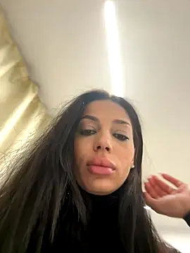 Snapshot of Bella_Vixen_ chatting on November 7, 11:05 pm Bella Vixen online show from November 7, 11:05 pm