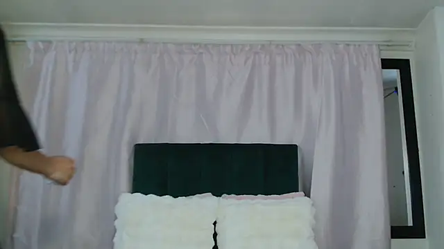 -cleowilliams- online show from September 12, 2:50 pm