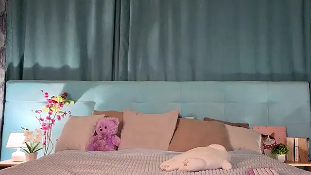 Aurora Bennet online show from February 20, 1:02 am