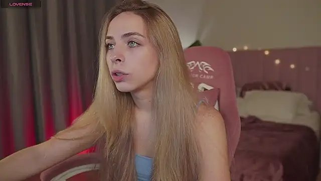 Snapshot of ShinyBarbie chatting on September 22, 5:53 am ShinyBarbie online show from September 22, 5:53 am