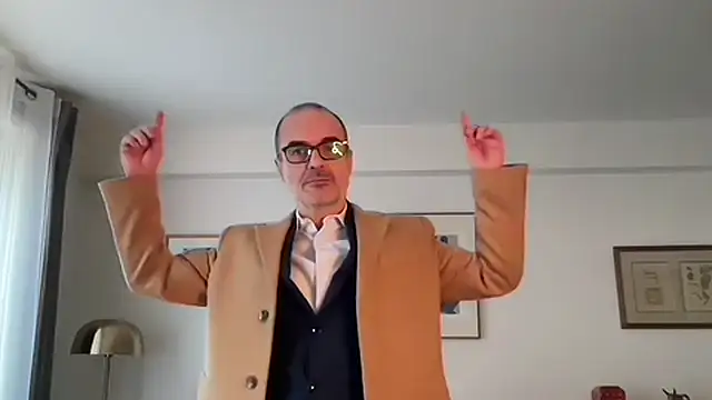 Snapshot of Milkywaymen chatting on December 1, 12:43 pm Milkywaymen online show from December 1, 12:43 pm