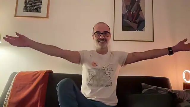 Snapshot of Milkywaymen chatting on December 20, 8:38 pm Milkywaymen online show from December 20, 8:38 pm