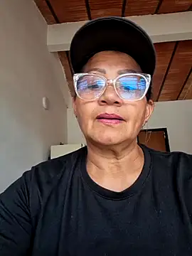 Snapshot of Vickysweeeettt chatting on April 24, 5:26 pm Vickysweeeettt online show from April 24, 5:26 pm