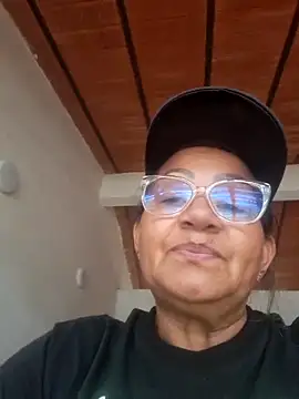 Snapshot of Vickysweeeettt chatting on May 2, 4:34 pm Vickysweeeettt online show from May 2, 4:34 pm