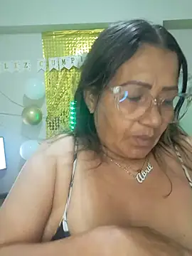 Vickysweeeettt online show from June 24, 2:10 am