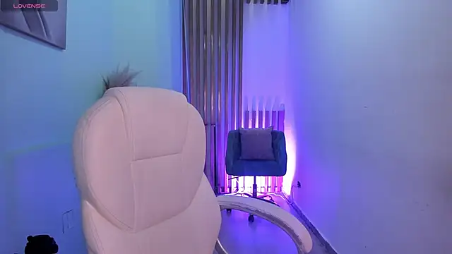 PauliinaBelle  online show from January 17, 1:27 pm