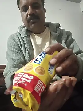 vardh033 online show from December 17, 5:41 pm