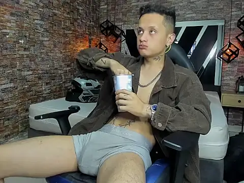 SkinnyZetth online show from December 15, 12:09 pm