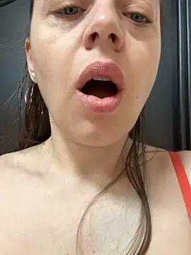 ladywithbigass online show from March 14, 5:46 am