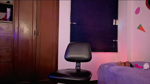 MiaCollinssx online show from April 21, 12:33 pm