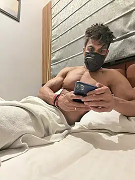 Snapshot of fitxrs chatting on February 15, 2:36 pm fitxrs online show from February 15, 2:36 pm