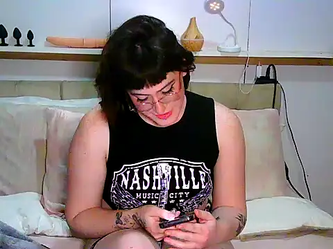 Snapshot of aMinshy chatting on October 3, 11:35 pm aMinshy online show from October 3, 11:35 pm