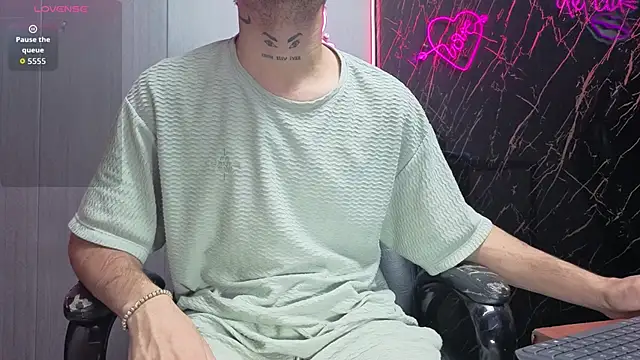 Snapshot of ThorDick_ chatting on September 15, 6:13 am ThorDick  online show from September 15, 6:13 am