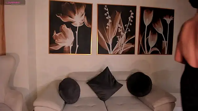 Snapshot of LeahNovac chatting on September 25, 11:03 am LeahNovac online show from September 25, 11:03 am