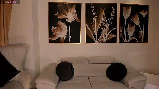 Snapshot of LeahNovac chatting on September 26, 11:25 am LeahNovac online show from September 26, 11:25 am