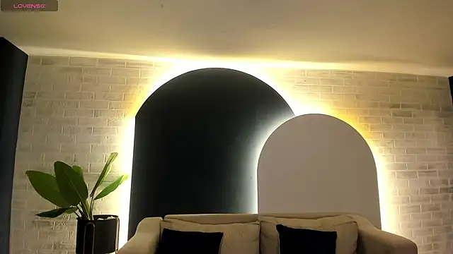 Snapshot of LeahNovac chatting on September 29, 11:04 am LeahNovac online show from September 29, 11:04 am