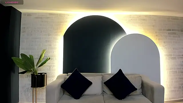 Snapshot of LeahNovac chatting on October 2, 11:06 am LeahNovac online show from October 2, 11:06 am