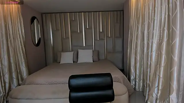 Snapshot of LeahNovac chatting on October 23, 11:20 am LeahNovac online show from October 23, 11:20 am