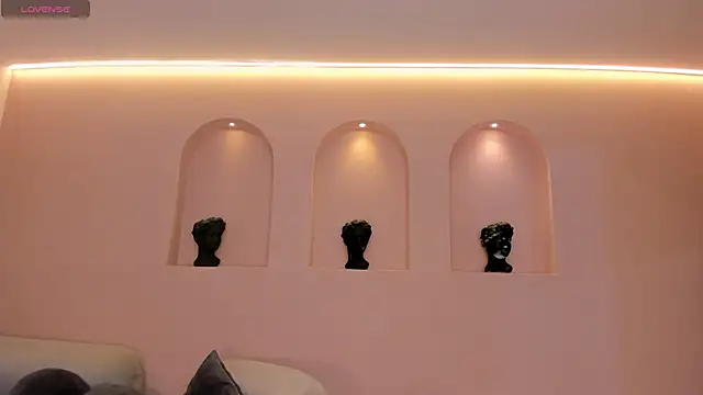 Snapshot of LeahNovac chatting on October 25, 11:29 am LeahNovac online show from October 25, 11:29 am