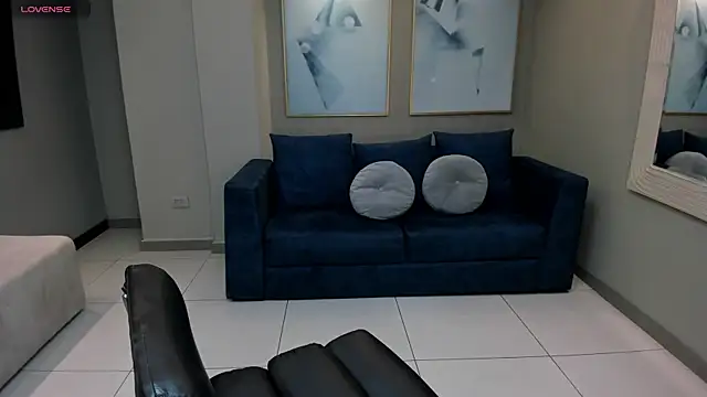 Snapshot of LeahNovac chatting on November 4, 11:20 am LeahNovac online show from November 4, 11:20 am