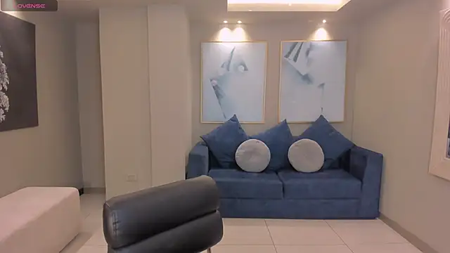 Snapshot of LeahNovac chatting on November 7, 11:21 am LeahNovac online show from November 7, 11:21 am