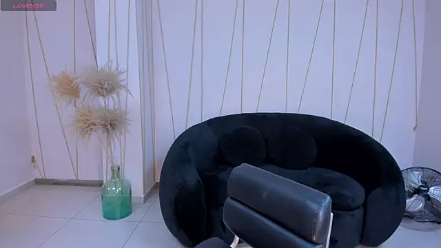 Snapshot of LeahNovac chatting on November 18, 11:14 am LeahNovac online show from November 18, 11:14 am