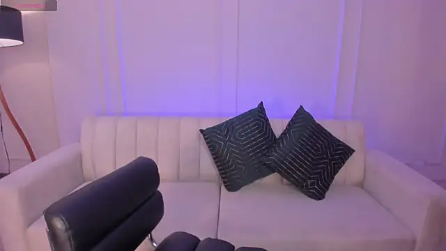 Snapshot of LeahNovac chatting on November 27, 11:23 am LeahNovac online show from November 27, 11:23 am