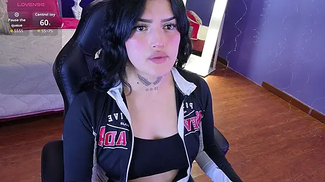 Snapshot of sari_belle chatting on November 24, 8:52 pm sari belle online show from November 24, 8:52 pm