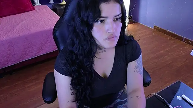 Snapshot of sari_belle chatting on December 3, 9:35 pm sari belle online show from December 3, 9:35 pm