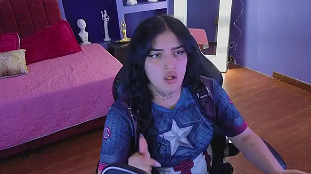 Snapshot of sari_belle chatting on December 4, 9:01 pm sari belle online show from December 4, 9:01 pm