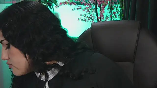Snapshot of sari_belle chatting on May 8, 3:56 am sari belle online show from May 8, 3:56 am