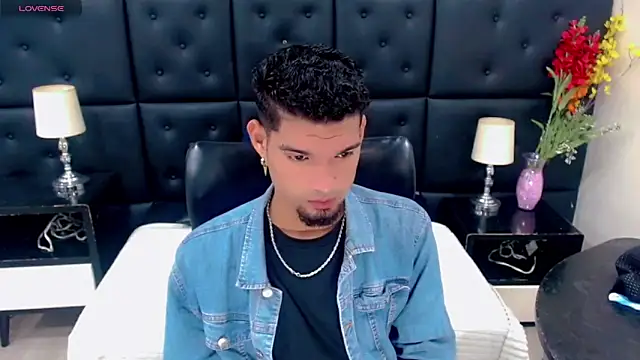 StivBigCock online show from September 13, 3:28 am