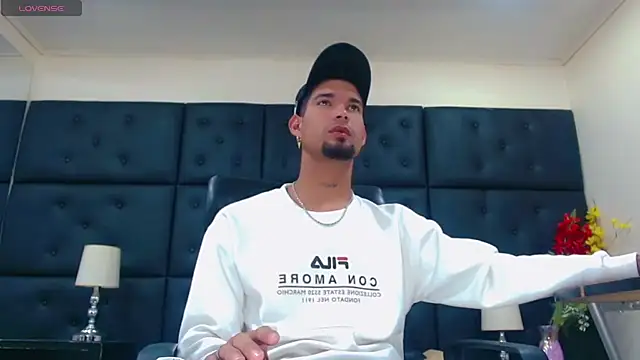 StivBigCock online show from September 14, 2:44 am