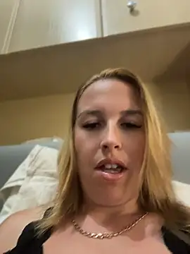 Snapshot of amberrose094 chatting on August 9, 6:13 pm amberrose094 online show from August 9, 6:13 pm