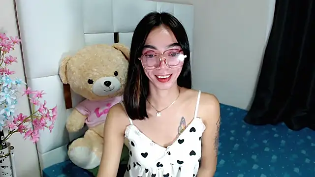 Snapshot of diamondnaked_ chatting on September 8, 5:45 pm diamondnaked  online show from September 8, 5:45 pm