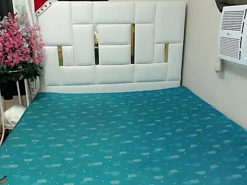 Snapshot of diamondnaked_ chatting on October 7, 9:06 am diamondnaked  online show from October 7, 9:06 am