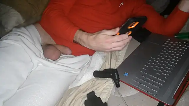 Snapshot of Mac_ThunderDick chatting on May 4, 12:23 pm Mac ThunderDick online show from May 4, 12:23 pm
