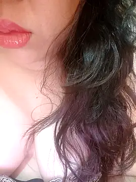 Julyy08 online show from April 21, 2:12 pm