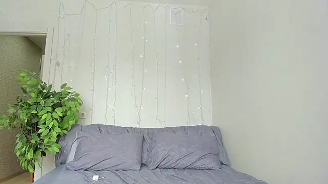 Kelly Gerzikaa online show from March 22, 4:27 am