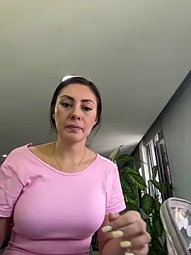 Snapshot of Isabellaa_Palacios chatting on May 4, 3:19 pm Isabellaa Palacios online show from May 4, 3:19 pm