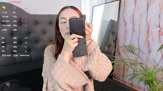 Snapshot of nikolevoshkie_ chatting on November 28, 8:11 pm nikolevoshkie online show from November 28, 8:11 pm