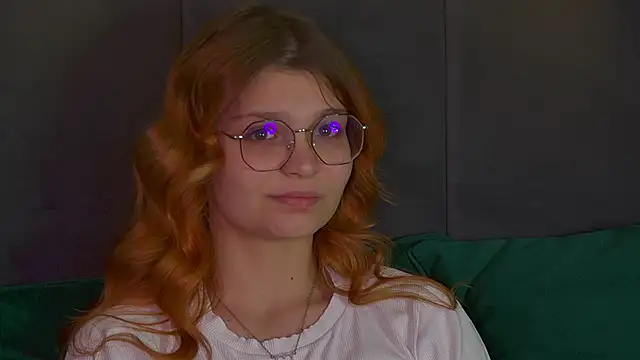 Snapshot of BellaMarebelle chatting on October 5, 4:22 am BellaMarebelle online show from October 5, 4:22 am