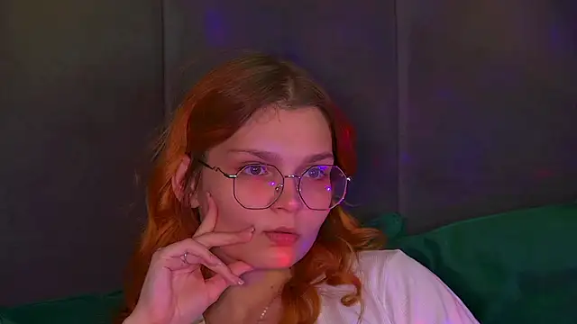 Snapshot of BellaMarebelle chatting on October 10, 4:28 pm BellaMarebelle online show from October 10, 4:28 pm