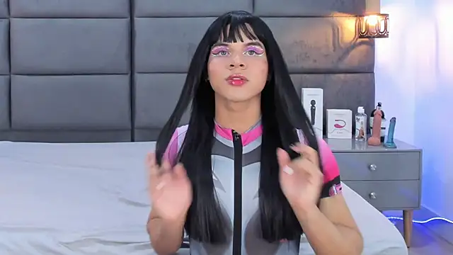 Snapshot of Slenna_Moon chatting on October 7, 2:42 am Slenna Moon online show from October 7, 2:42 am