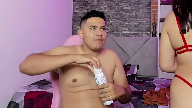 Sexxyy Couple  online show from March 10, 4:06 am