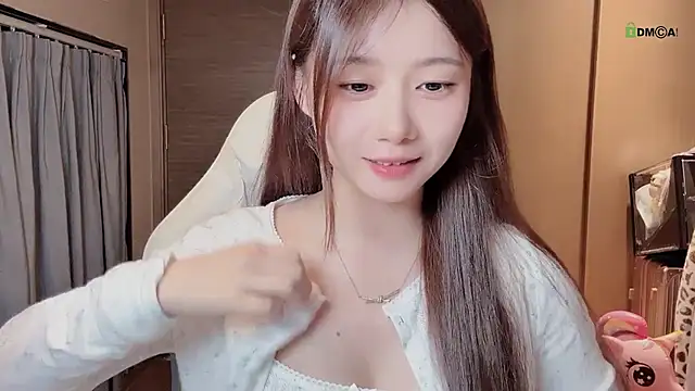 Snapshot of Makinghappymyself_ chatting on July 6, 1:41 pm Makinghappymyself online show from July 6, 1:41 pm