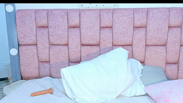 Snapshot of DaniniAnderson chatting on November 30, 9:57 am DaniniAnderson online show from November 30, 9:57 am