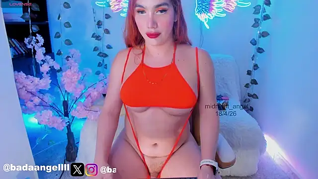 Snapshot of midnight_angell chatting on April 19, 12:11 am midnight angell online show from April 19, 12:11 am