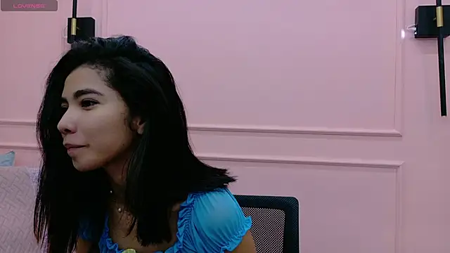 Snapshot of luna_roja25 chatting on December 19, 2:57 pm luna roja25 online show from December 19, 2:57 pm