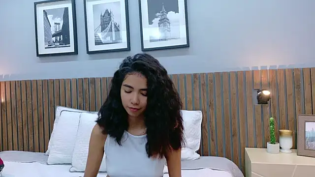 Snapshot of luna_roja25 chatting on December 20, 2:24 pm luna roja25 online show from December 20, 2:24 pm